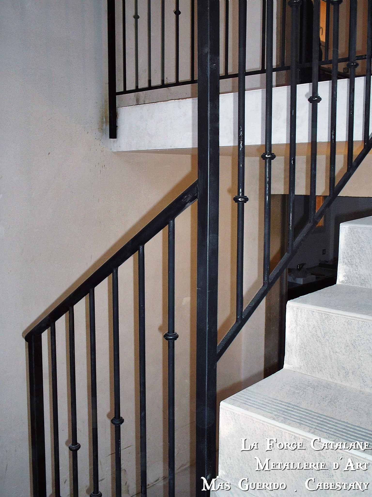 detail rampant barreaudage vertical avec bagues forge catalane 2.jpg